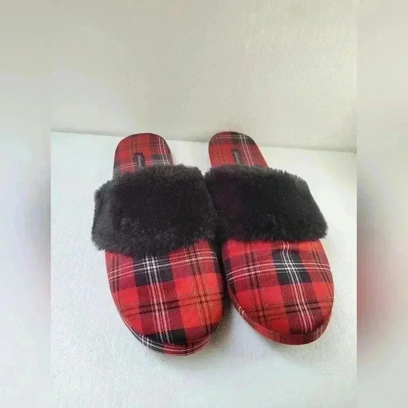 Victoria Secret Red/Black Plaid Christmas Slippers - Picture 1 of 8